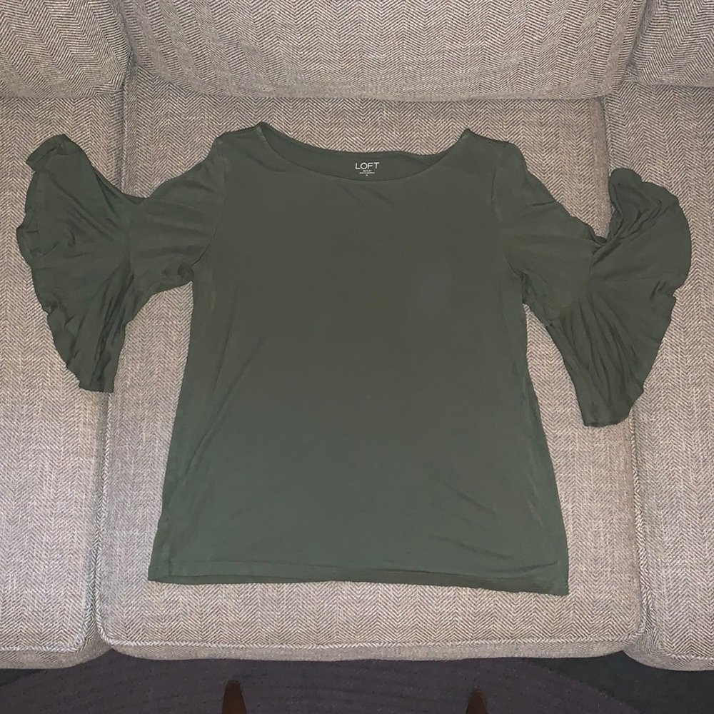 Women’s top.  3/4 bell sleeve. Medium.